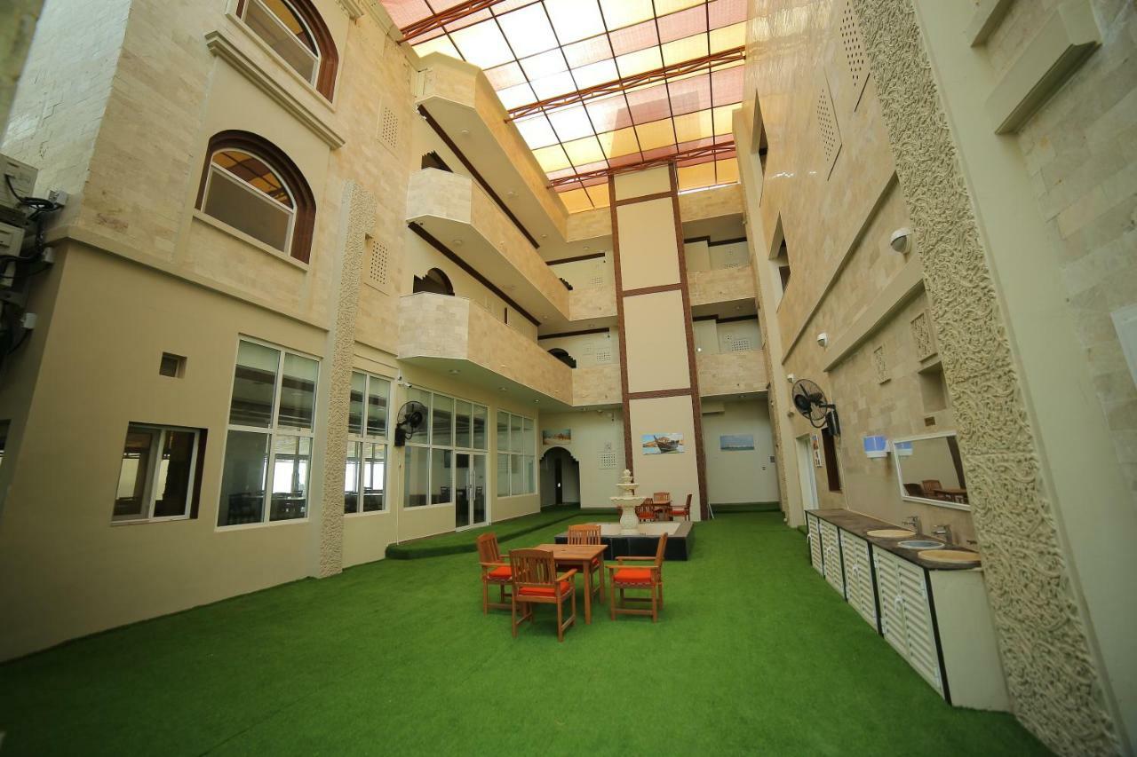 Sur Bandar Al Ayjah Hotel Apartments Ngoại thất bức ảnh